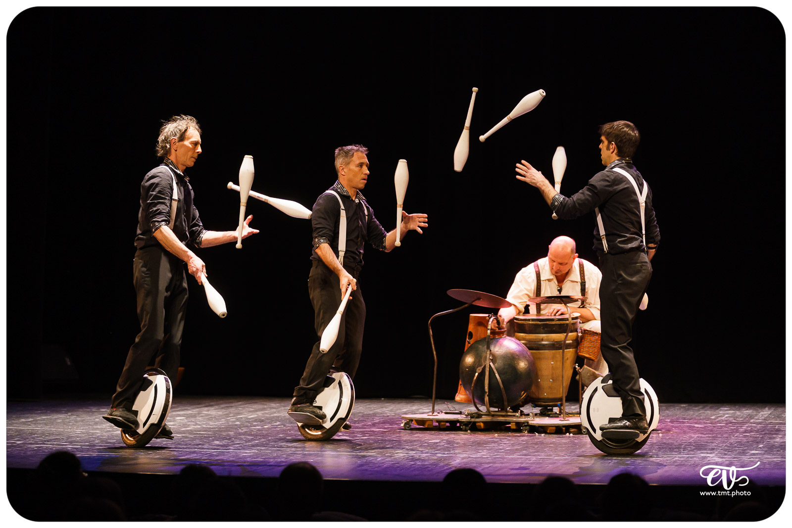 ExCENTRIQUES (CIE LES ACROSTICHES)